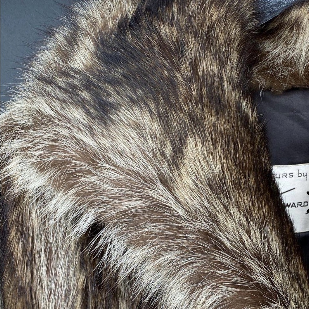 Luxurious genuine raccoon Fur Coat - Picture 2 of 6